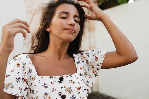 Quels sont les avantages que présentent les manches courtes pour femmes ?