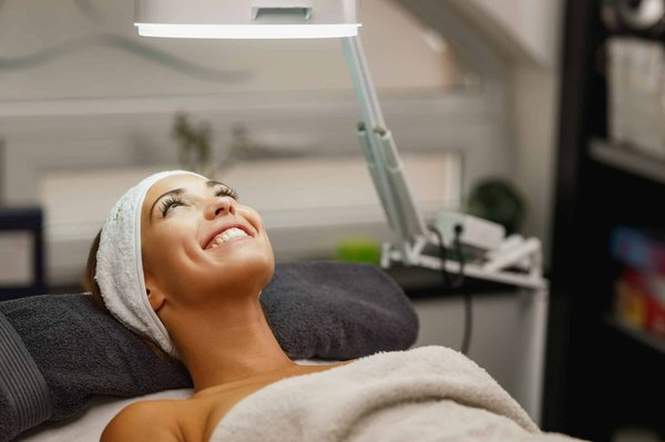 Quelle routine pour revitaliser la peau après une journée de pollution urbaine ?