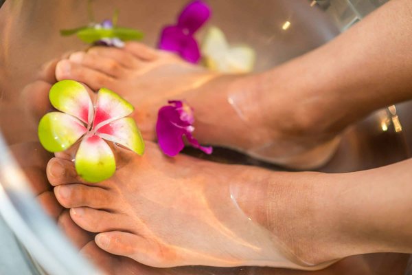 Comment faire un bain de pieds relaxant aux sels d'Epsom pour les pieds fatigués ?